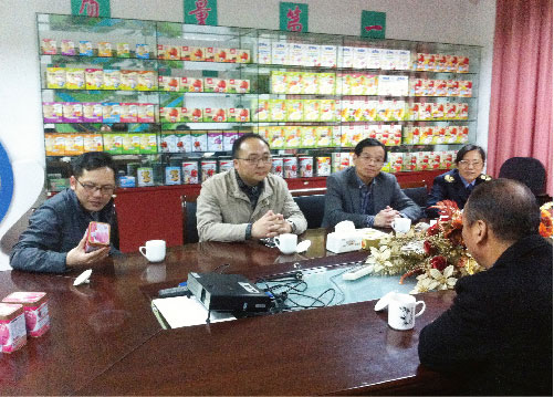 上海食品药品监督局松江分局领导视察小蝌蚪影视污下载上海生产中心工作